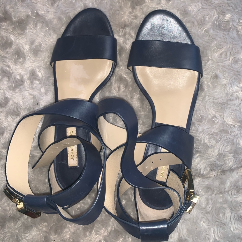 Navy blue strapped sandals 💙👡